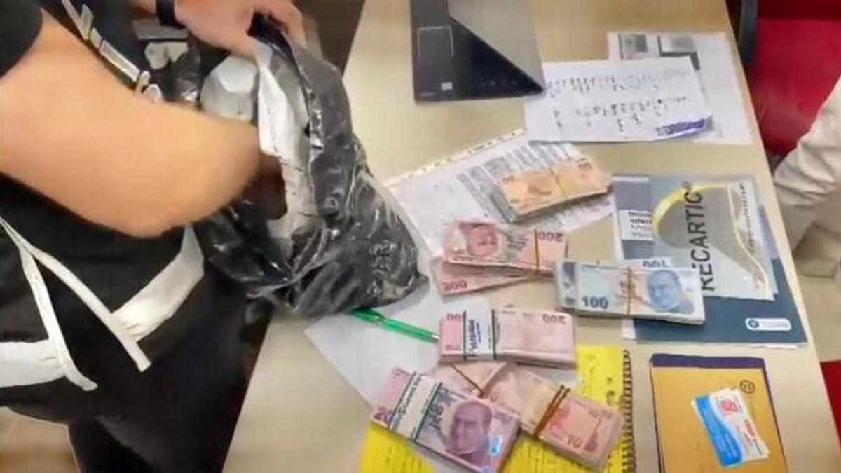 Bıçak parası isteyen doktora ait yeni görüntüler çıktı! Balya balya paralar ve aylara bölünmüş rüşvetin çizelgesini içeren notlar