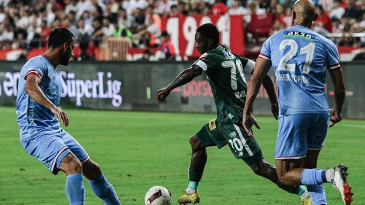 Antalyaspor - Konyaspor maçında 2 gol 1 penaltı!