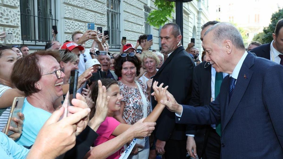 Cumhurbaşkanı Erdoğan’a Macaristan'da büyük ilgi