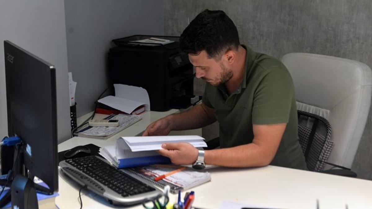 Avukatın baro kimliğini kullanıp vatandaşları dolandırdılar