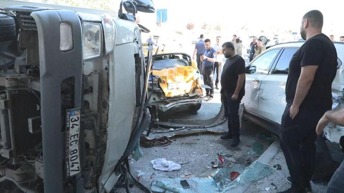 6 araç birbirine girdi Bağcılar Mahmutbey Yolu savaş alanına döndü!