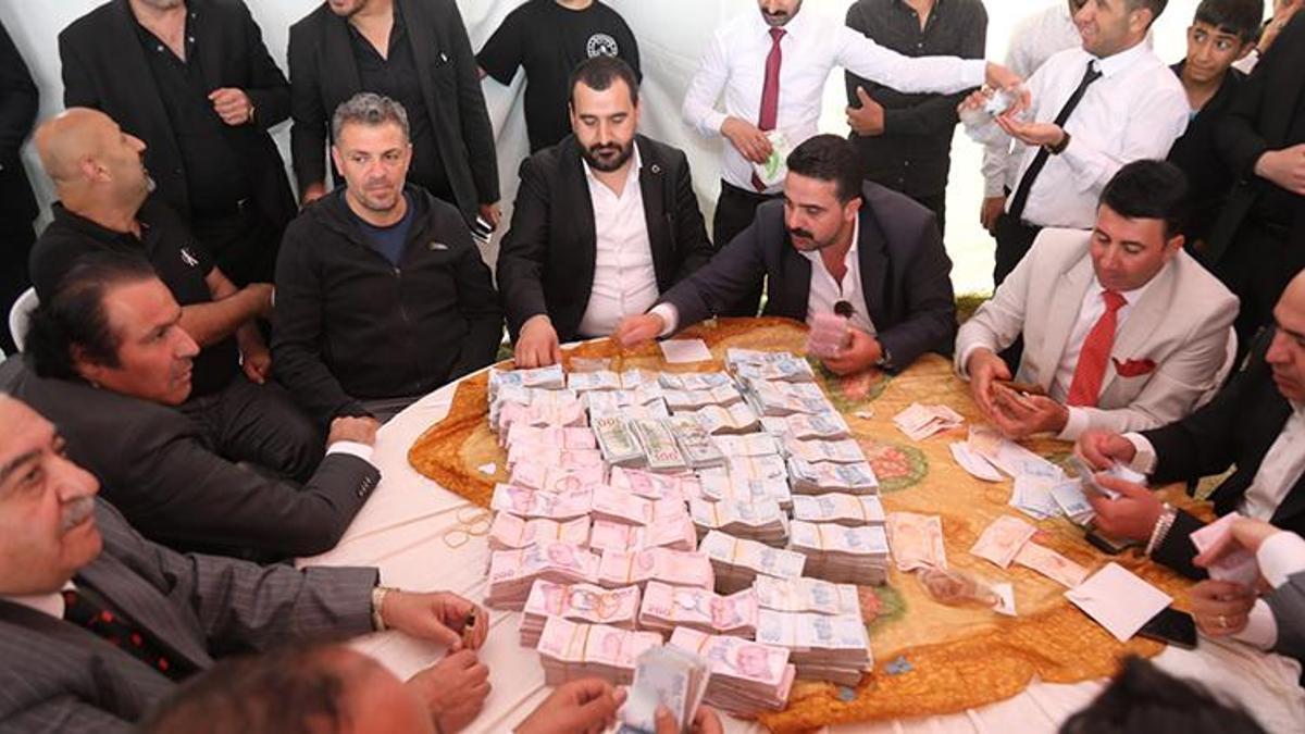 Aşiret düğünlerinde kilo kilo altın dönemi bitti! Zarf usulü başladı