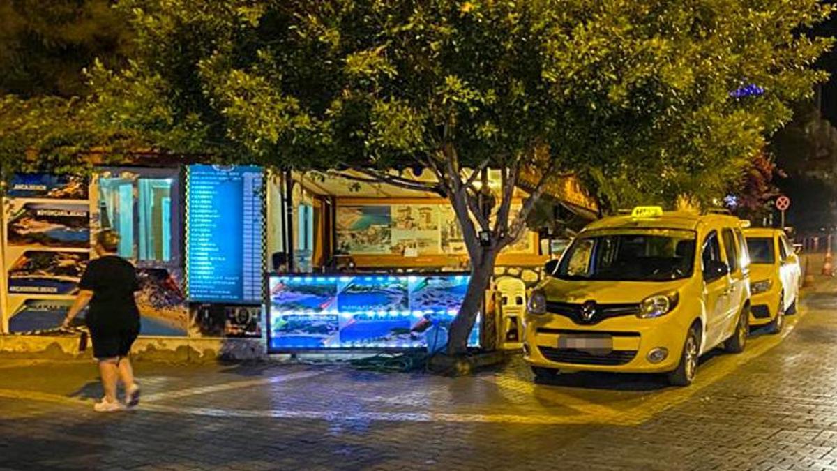 Taksimetre yok, sabit fiyat var! Taksicilerden 'kartvizit' oyunu