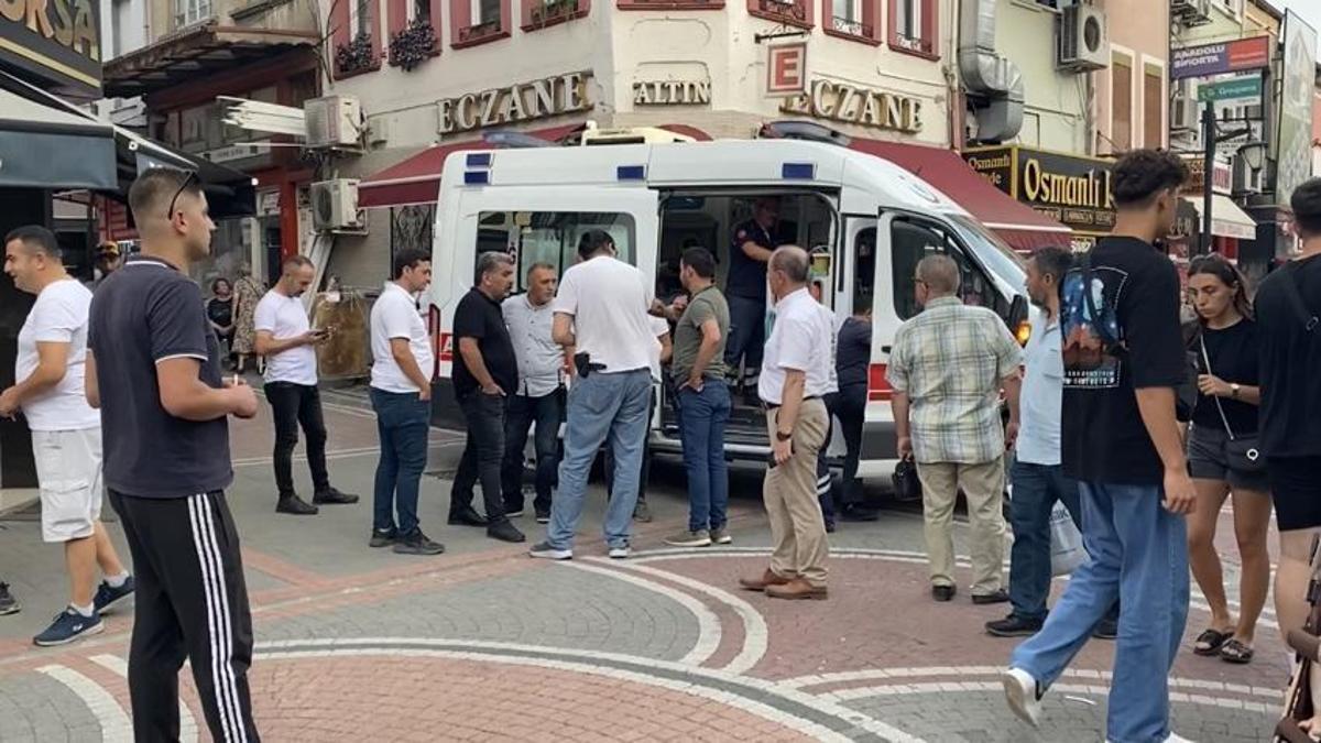 Caddede yürürken başına yorgun mermi isabet etti! Akılalmaz olay