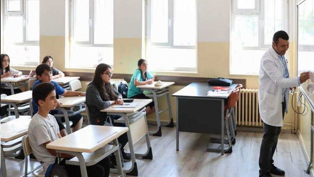 Okulların açılmasına kaç güç kaldı, okullar ne zaman açılacak? Liseler 4 Ekim’e mi ertelendi, okulların açılışı değişti mi?
