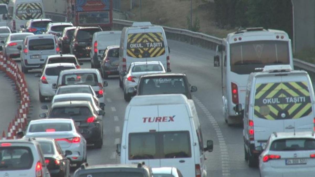 İstanbul’da eğitim öğretim döneminin başlamasıyla birlikte trafikte yoğunluk oluştu