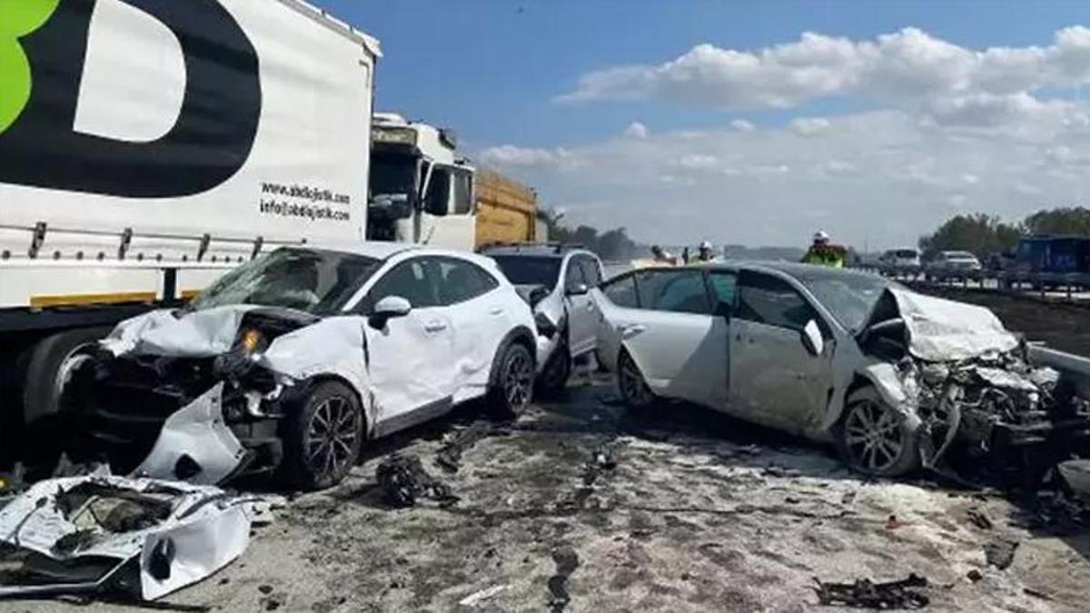 Edirne'de 12 araç birbirine girdi: 2 ölü, 36 yaralı