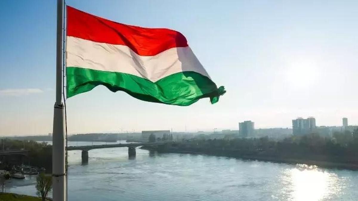 Macaristan Bayrağı Anlamı Nedir? Macaristan Bayrağı Nasıl Oluştu, Renkleri Ne Anlama Geliyor?