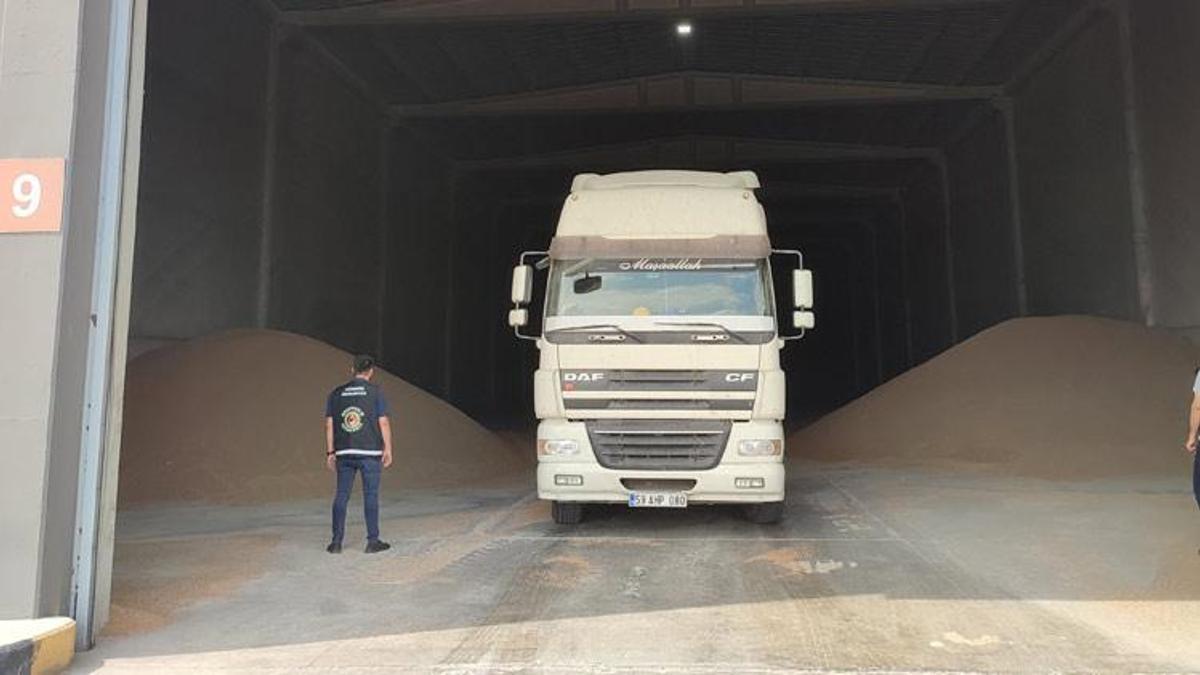 Tekirdağ'da 84 ton kaçak ekmeklik buğday ele geçirildi! Polis saniye saniye takip etti