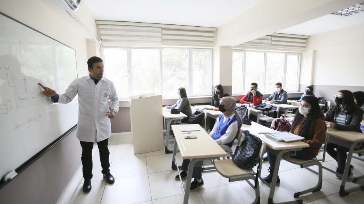 MEB duyurdu: Uzman ve başöğretmenlik eğitimleri kararı