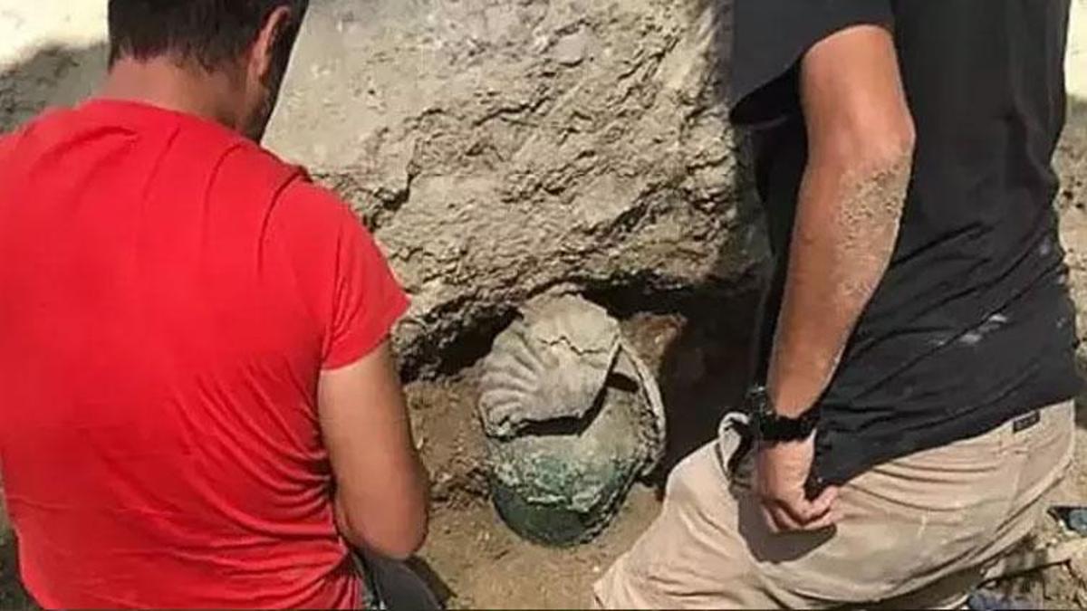 Anavarza Antik Kenti'nde hazine bulundu! Ağzı deri ile kapalı küp heyecan yarattı...