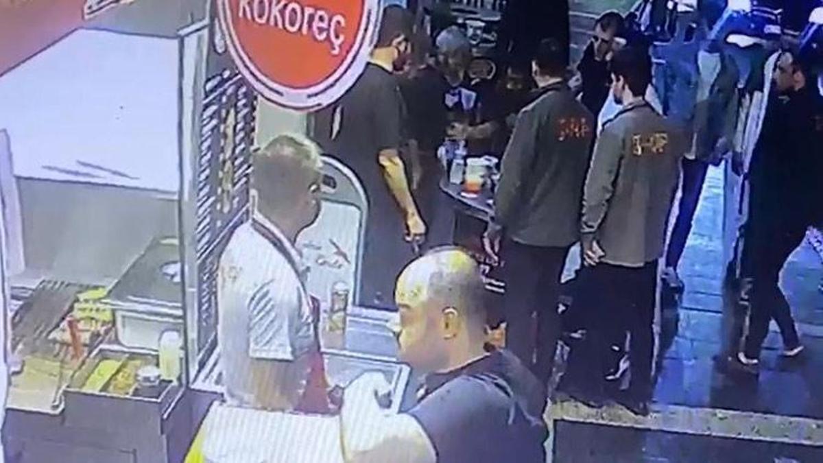 Müşterilerden para isteyip üzerlerine tiner döktü!