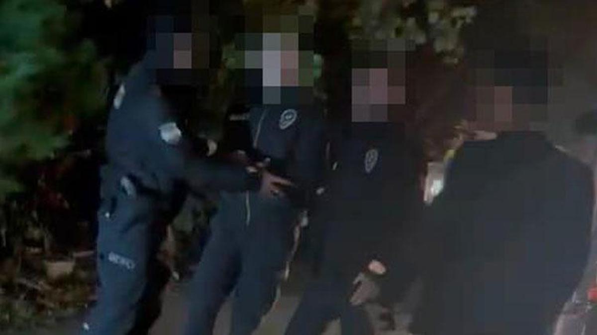 Avukata ters kelepçe ve biber gazı sıkan polislere ceza yağdı! 'Alenen tehdit ve hakaret' suçlaması...