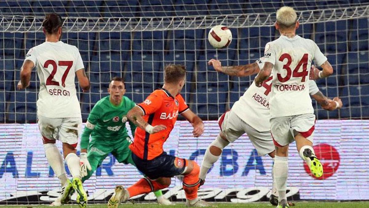 Galatasaray deplasmanda Başakşehir'i 2-1 ile geçti