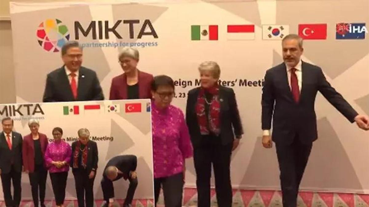 Bakan Fidan'dan New York'taki toplantıya damga vuran hareket! Türk bayrağını yerde bırakmadı