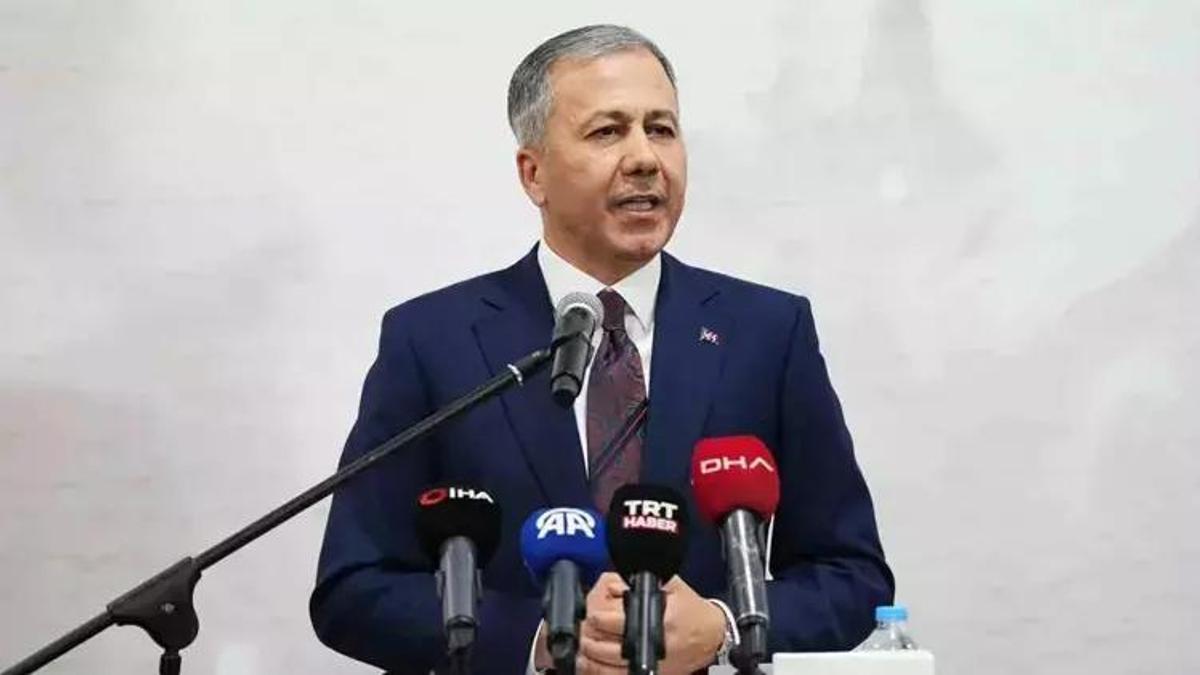 Bakan Yerlikaya: 42 bin 875 düzensiz göçmen sınır dışı edildi