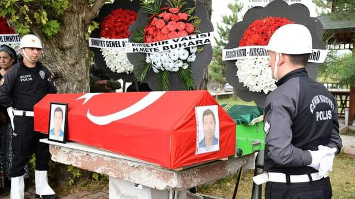 Kazada ölen polis memuru ile eşi son yolculuklarına uğurlandı