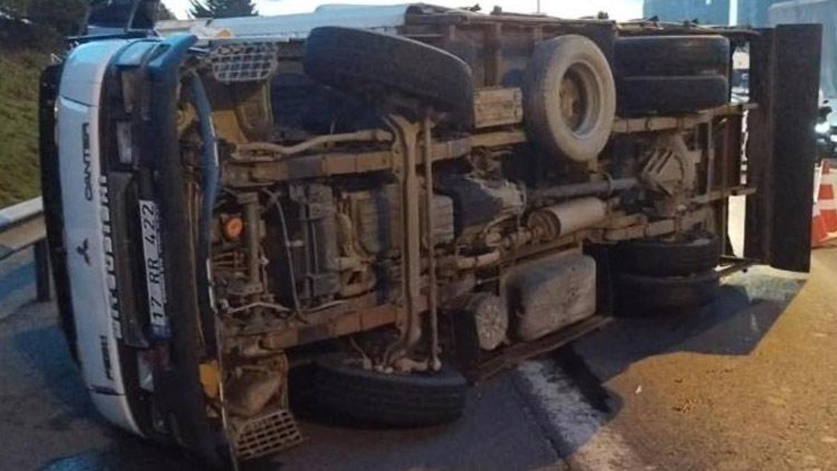 Kontrolden çıkan kamyonet devrildi: 1 yaralı