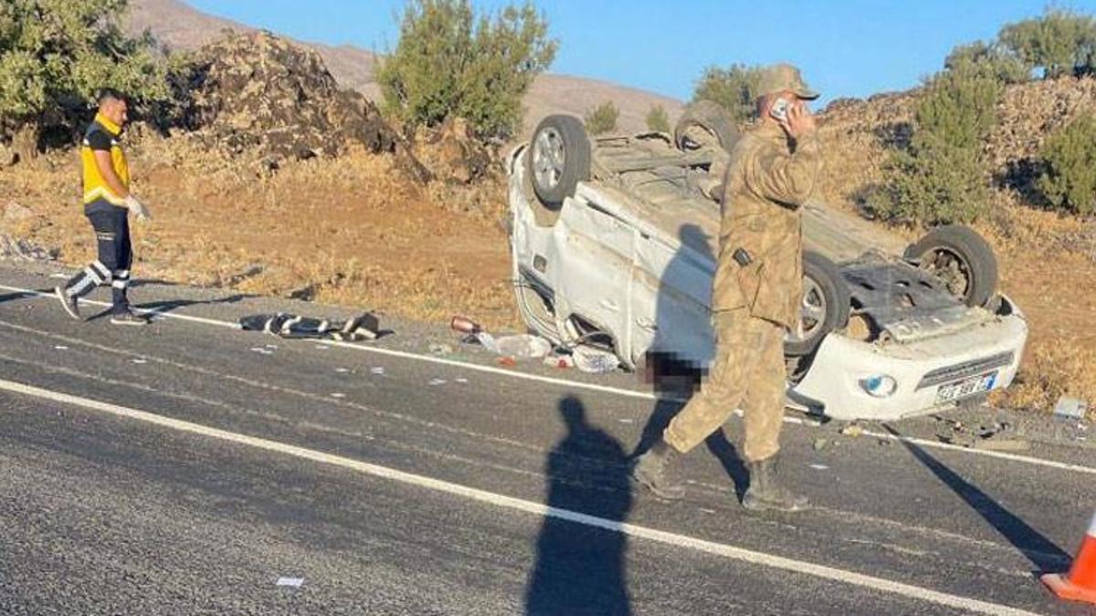 Diyarbakır’da kontrolden hafif ticari araç takla attı: 3 ölü, 2 yaralı
