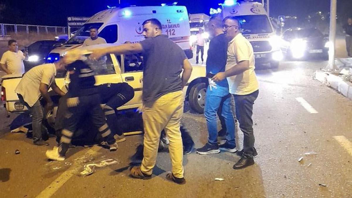 Kırıkkale'de iki otomobil çarpıştı! Ölü ve yaralılar var