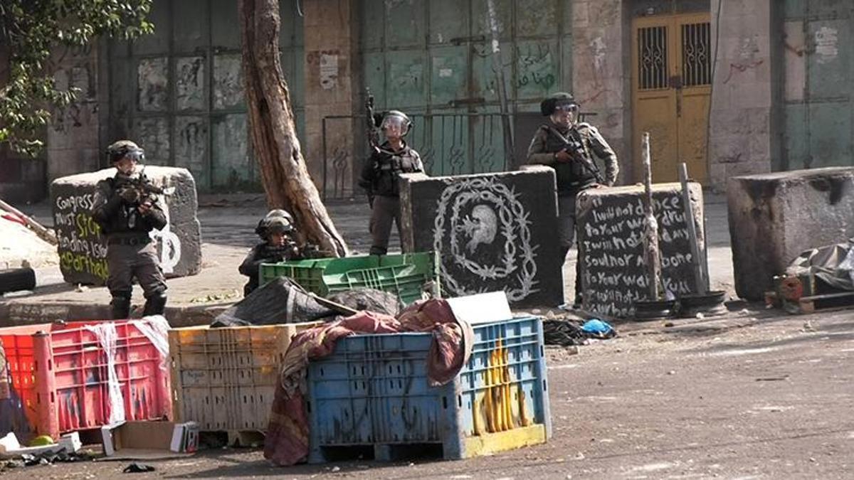 İsrail askeri El Halil'de Filistinli sivillerle çatışıyor
