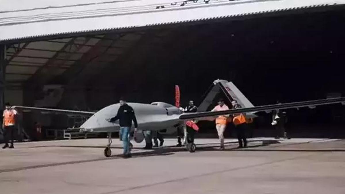 Selçuk Bayraktar paylaştı! TB3'ün ilk koşu testi görüntülendi