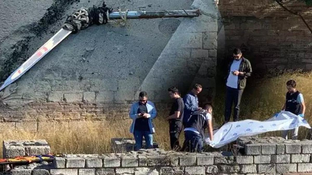 Tarihi surlarda tüyler ürperten cinayet! Cinayet aleti şok etti