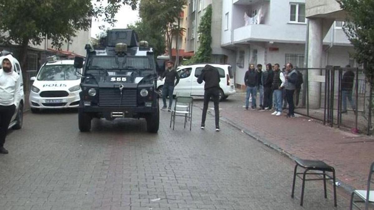 Esenyurt’ta kıraathaneye silahlı saldırı! Yaralılar var