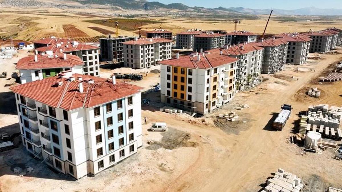 Bakan Özhaseki duyurdu: Adıyaman'da afet konutlarının önemli bölümünde son aşamaya geldik