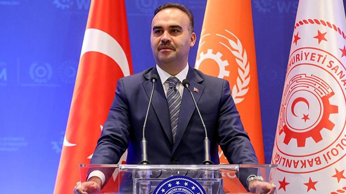 Bakan Kacır: İsrail bir kez daha bir insanlık ve savaş suçu işledİ