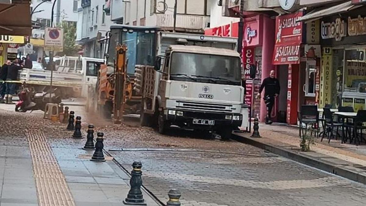 Çanakkale'de delinen doğal gaz borusu panik yaşattı