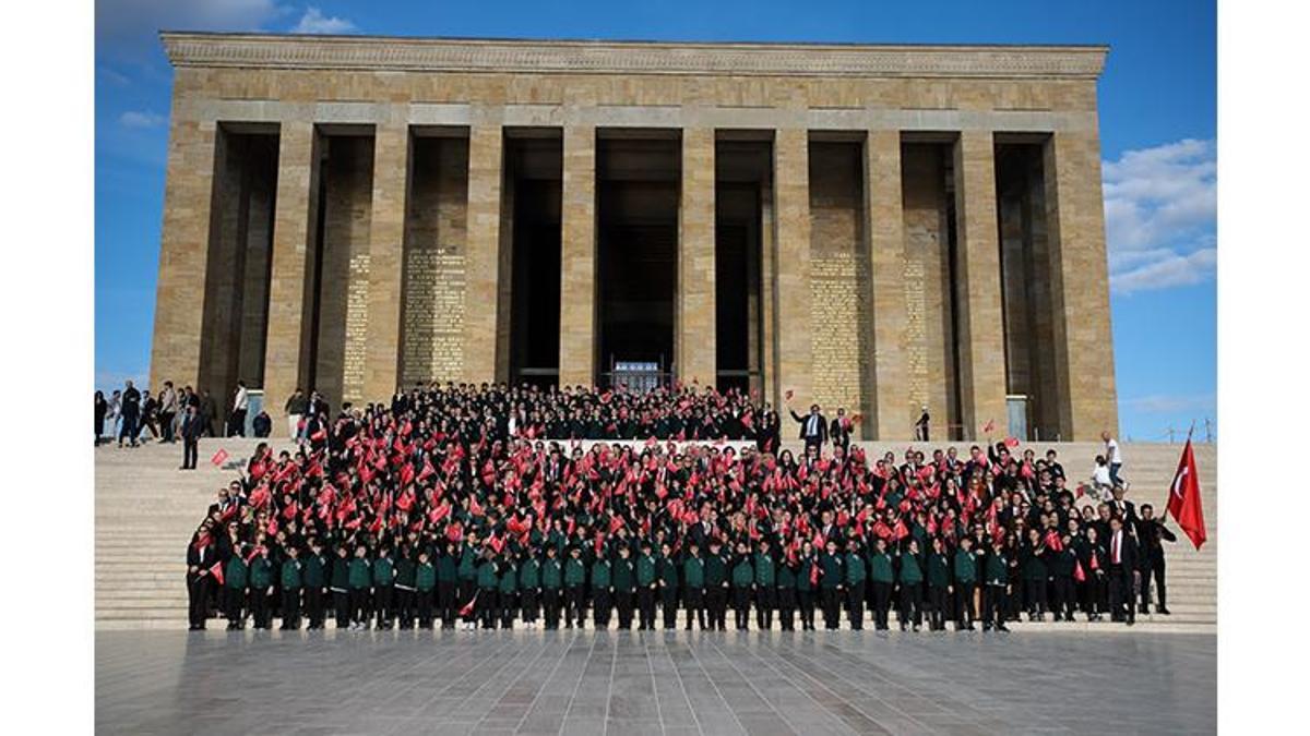 Darüşşafaka Cemiyeti’nden Anıtkabir’e ziyaret