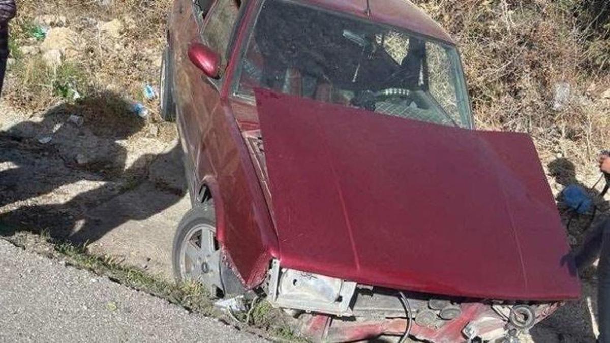 Kontrolden çıkan otomobil kanala düştü, 4 kişilik aile yaralandı