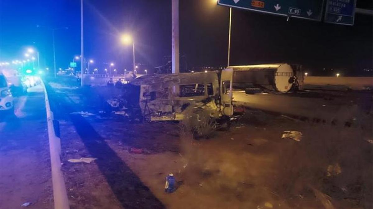 TAG Otoyolu'nda freni patlayan tır dehşet saçtı!