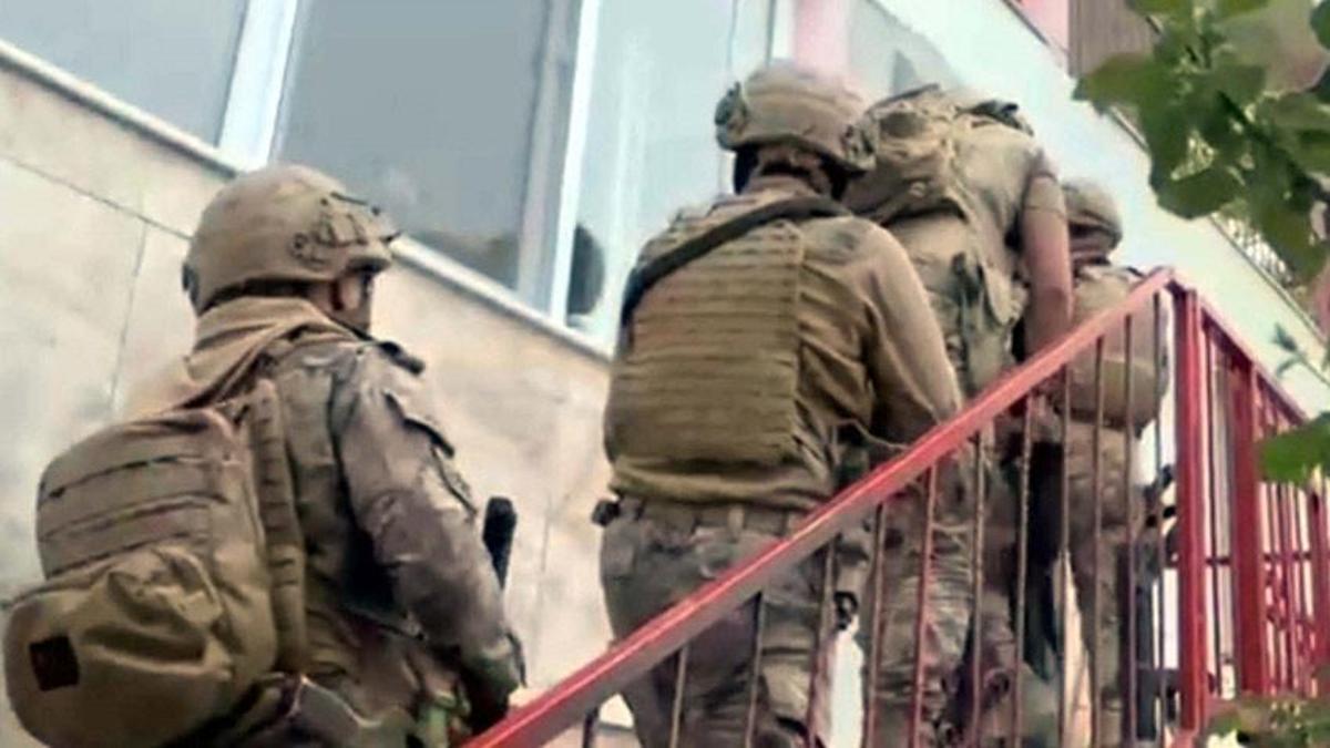 İzmir'de FETÖ operasyonu! Çok sayıda gözaltı var