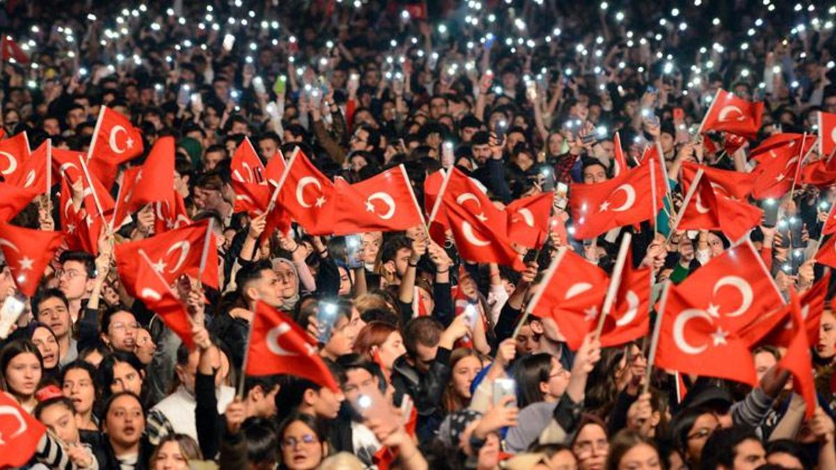 Cumhuriyet'in 100. yılında bayrak satışları patladı! Üreticiler siparişlere yetişemiyor