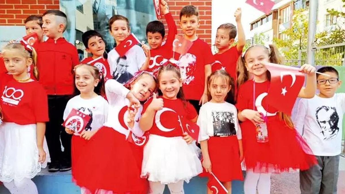 Cumhuriyetimiz 100 yaşında! Bayrakları asın...