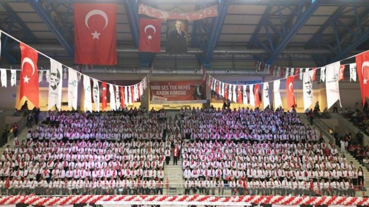 Atatürk’ün sevdiği şarkılar bin kadın tarafından söylendi