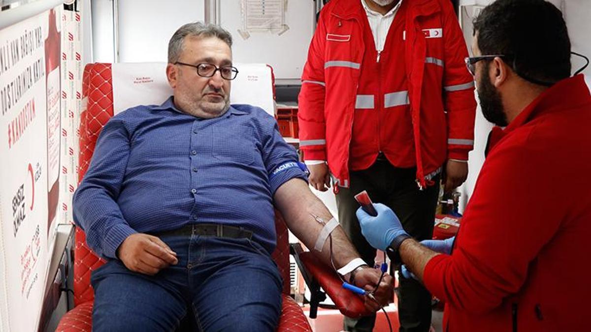 Cumhuriyet'in 100’üncü yılında 100’üncü kan bağışını yaptı