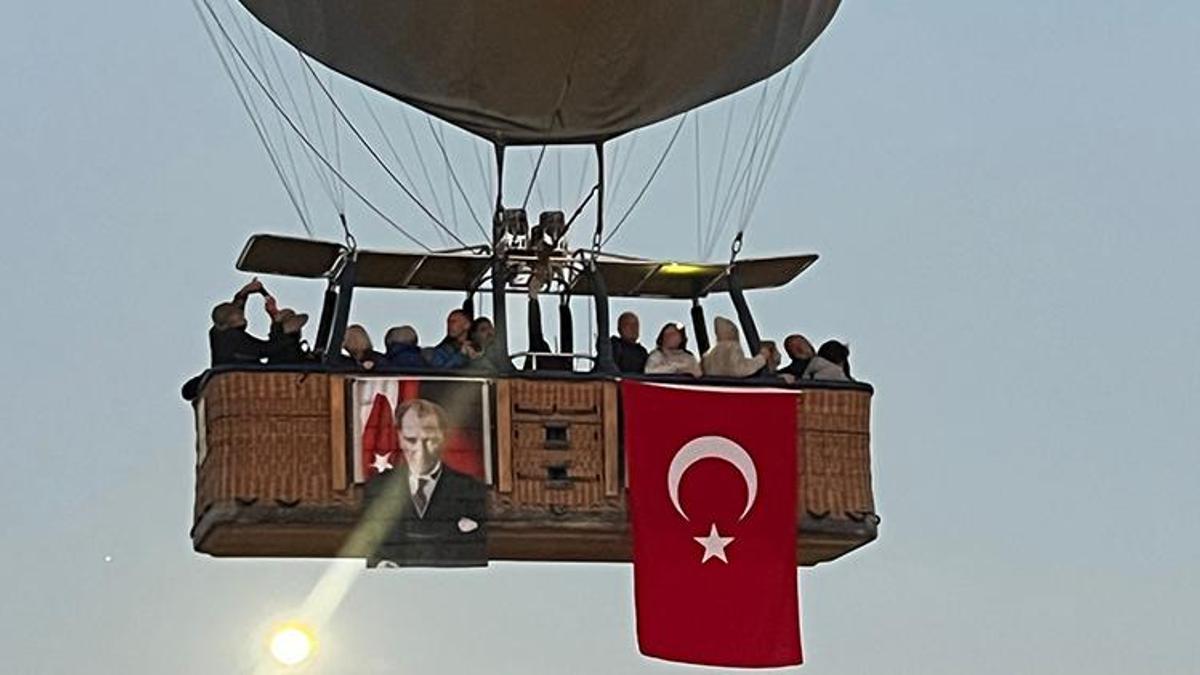 Gökyüzünde cumhuriyet coşkusu