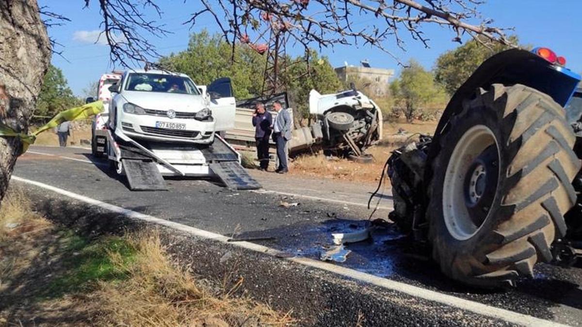 Diyarbakır'da 3 aracın karıştığı zincirleme kaza! Ölü ve yaralılar var