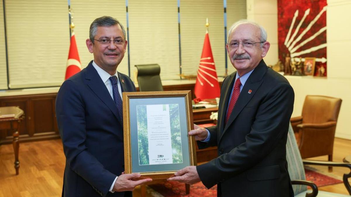 CHP’de devir teslim töreni