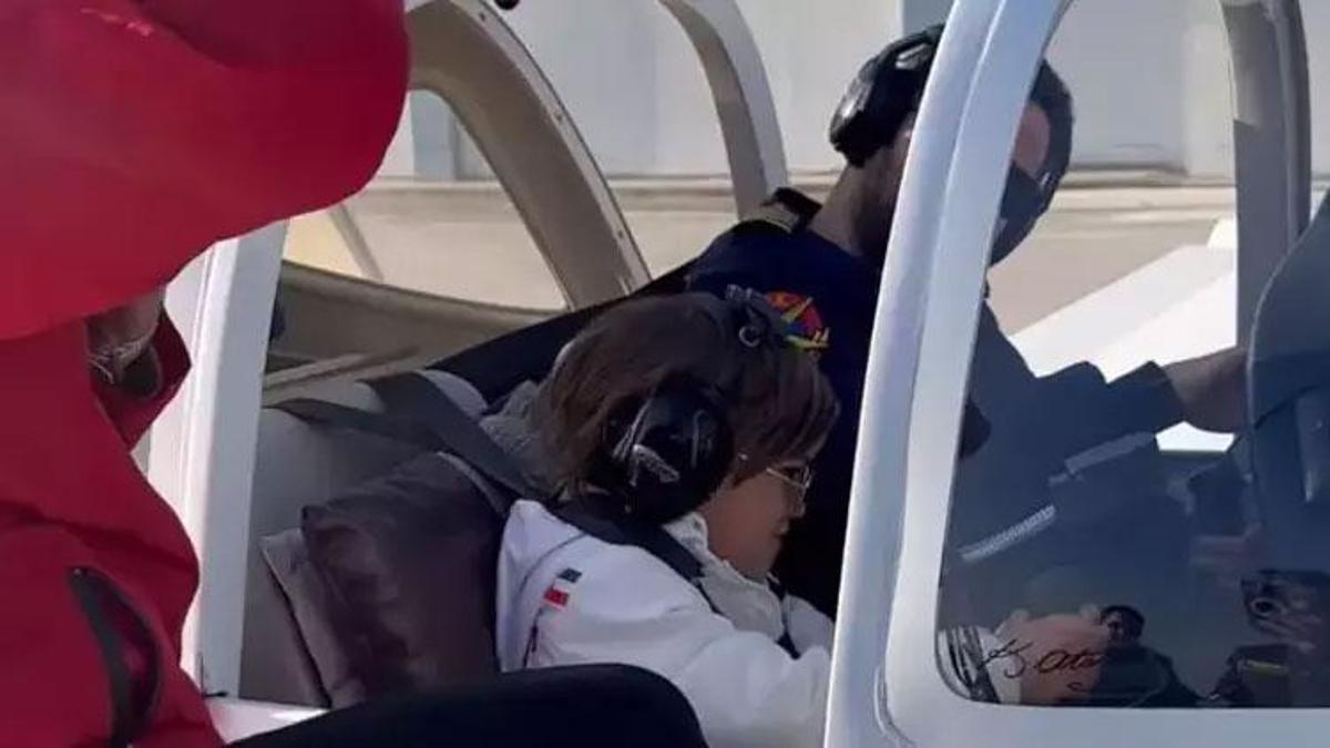 Kenan Sofuoğlu'nun oğlu Zayn Sofuoğlu otomobil, TIR, motosiklet derken şimdi de uçak kullandı