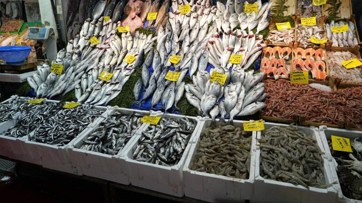 Tezgâhlar hamsi bolluğu yaşanıyor, fiyatlar geriledi