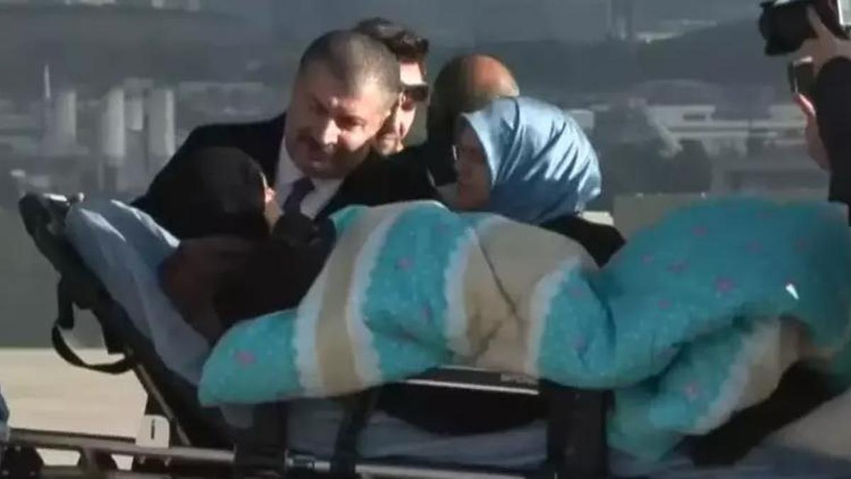 Gazzeli hastalar Türkiye'de! Bakan Koca bizzat karşıladı