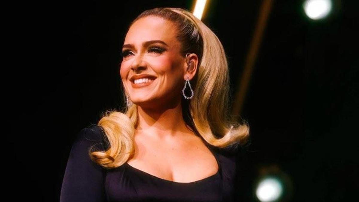 Adele gizli saklı evlenmiş!