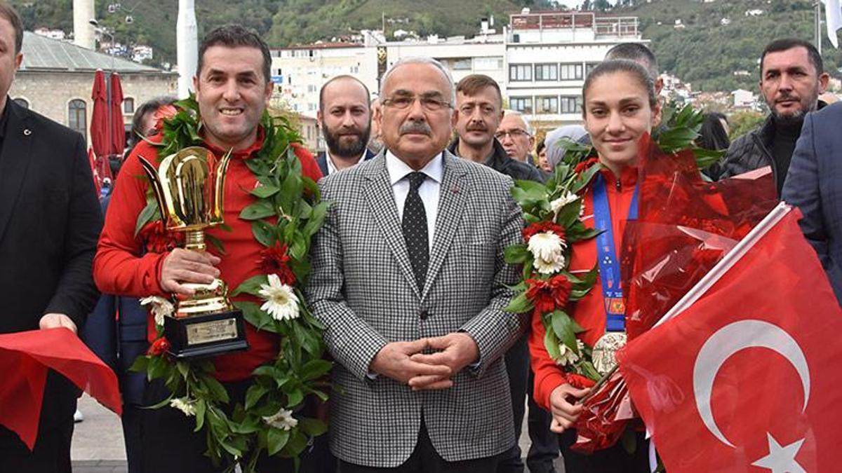 Avrupa şampiyonu milli boksör Gamze Soğuksu'ya coşkulu karşılama