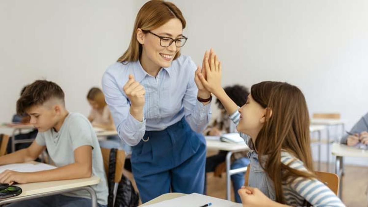 MEB öğretmen teşekkür hattı 2023 << MEB 147 öğretmene teşekkür mesajı nasıl gönderilir? İşte veliden öğretmene teşekkür mesajı…