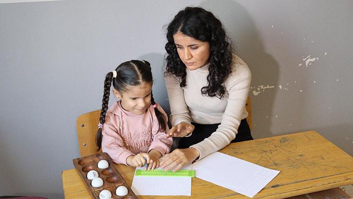 Görme engelli öğretmen, minik Fatmanur'un ışığı oldu