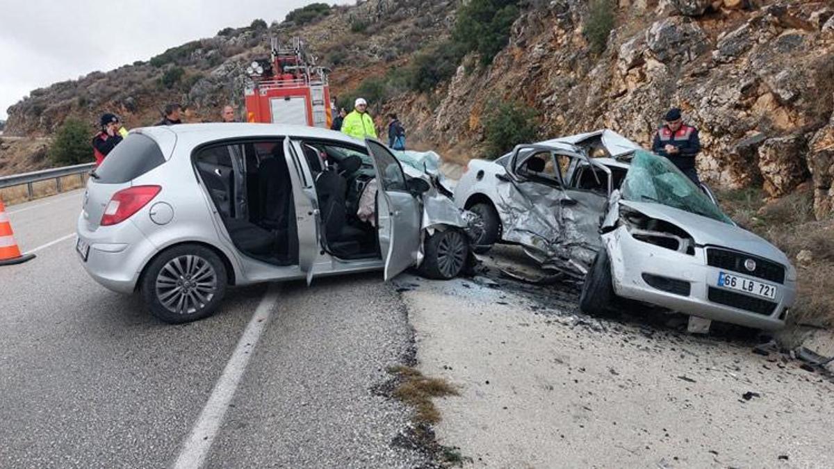 Isparta'da feci kaza! 1 ölü, başhekim ile 3 sağlıkçı yaralı
